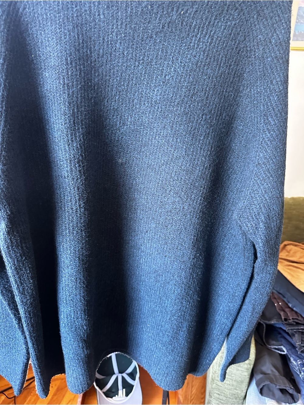 Uniqlo Men's Turtleneck Sweater in Navy Blue